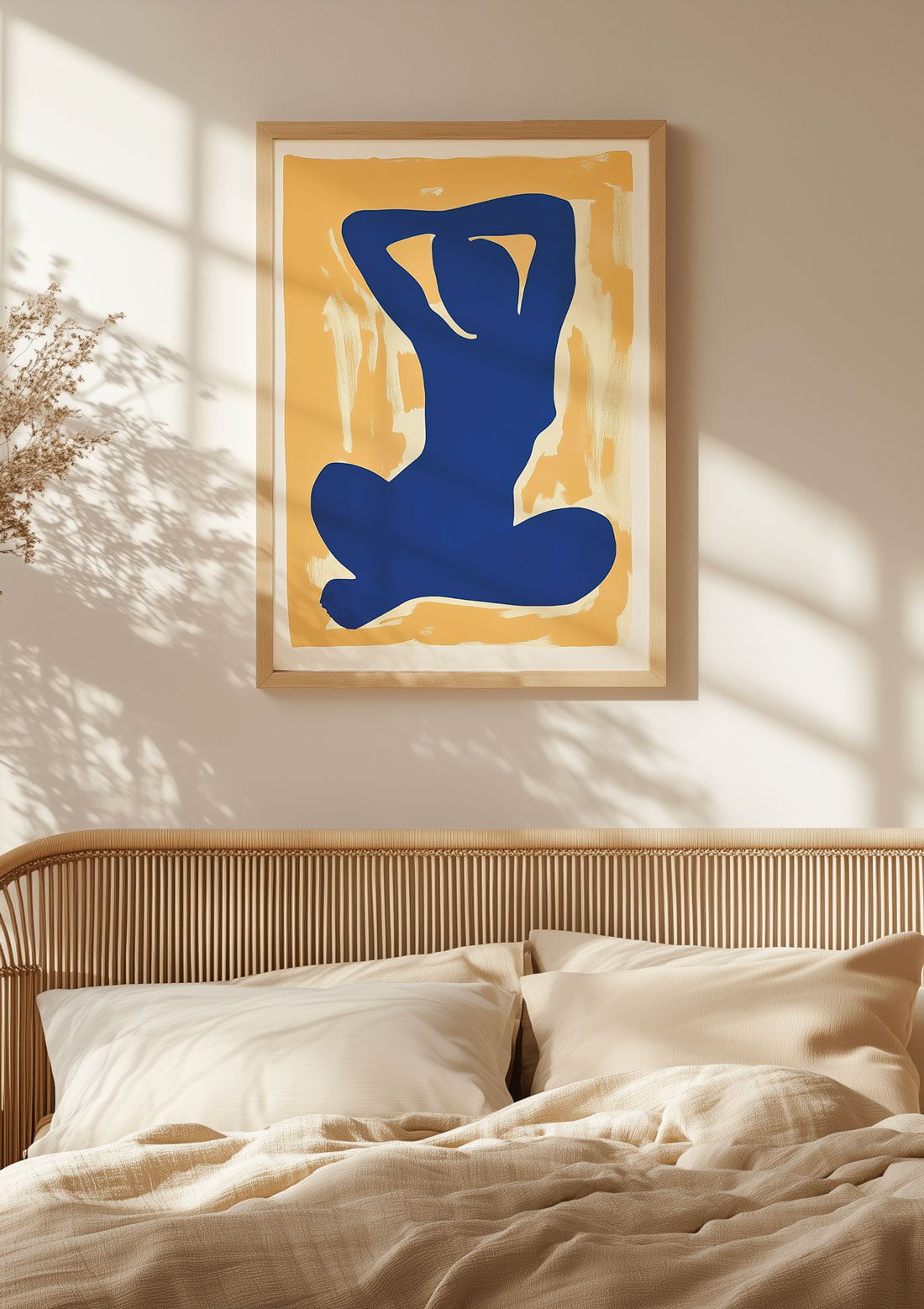 Affiche murale abstraite d'une silhouette féminine mise en situation dans une chambre.