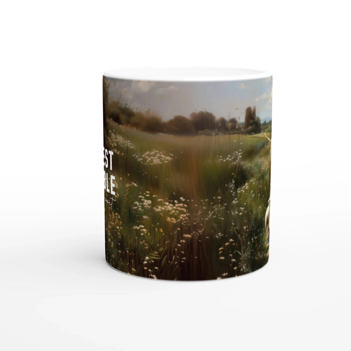 Vu de coté du mug chrétien avec le verset de la bible, montrant de la verdure