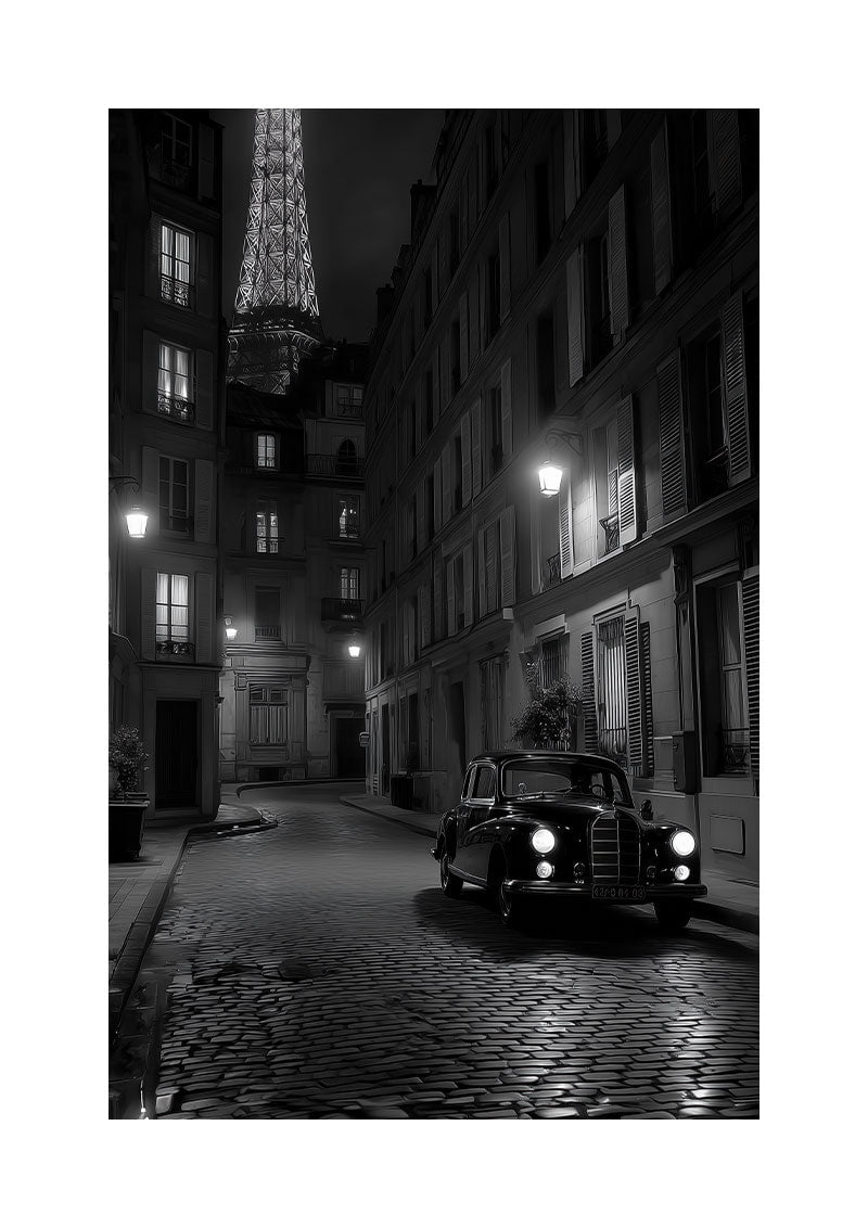Affiche photographie noir et blanc d'une rue pavée, d'une voiture noire et la tour eiffel.