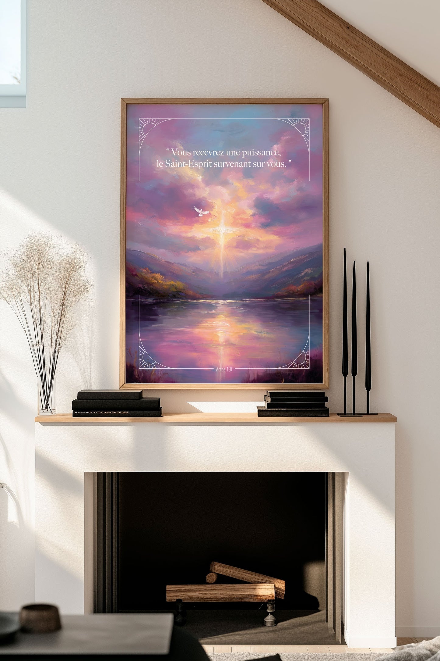 Affiche chrétienne peinture d'un ciel se reflétant sur la mer avec un verset, encadrée sur un mur