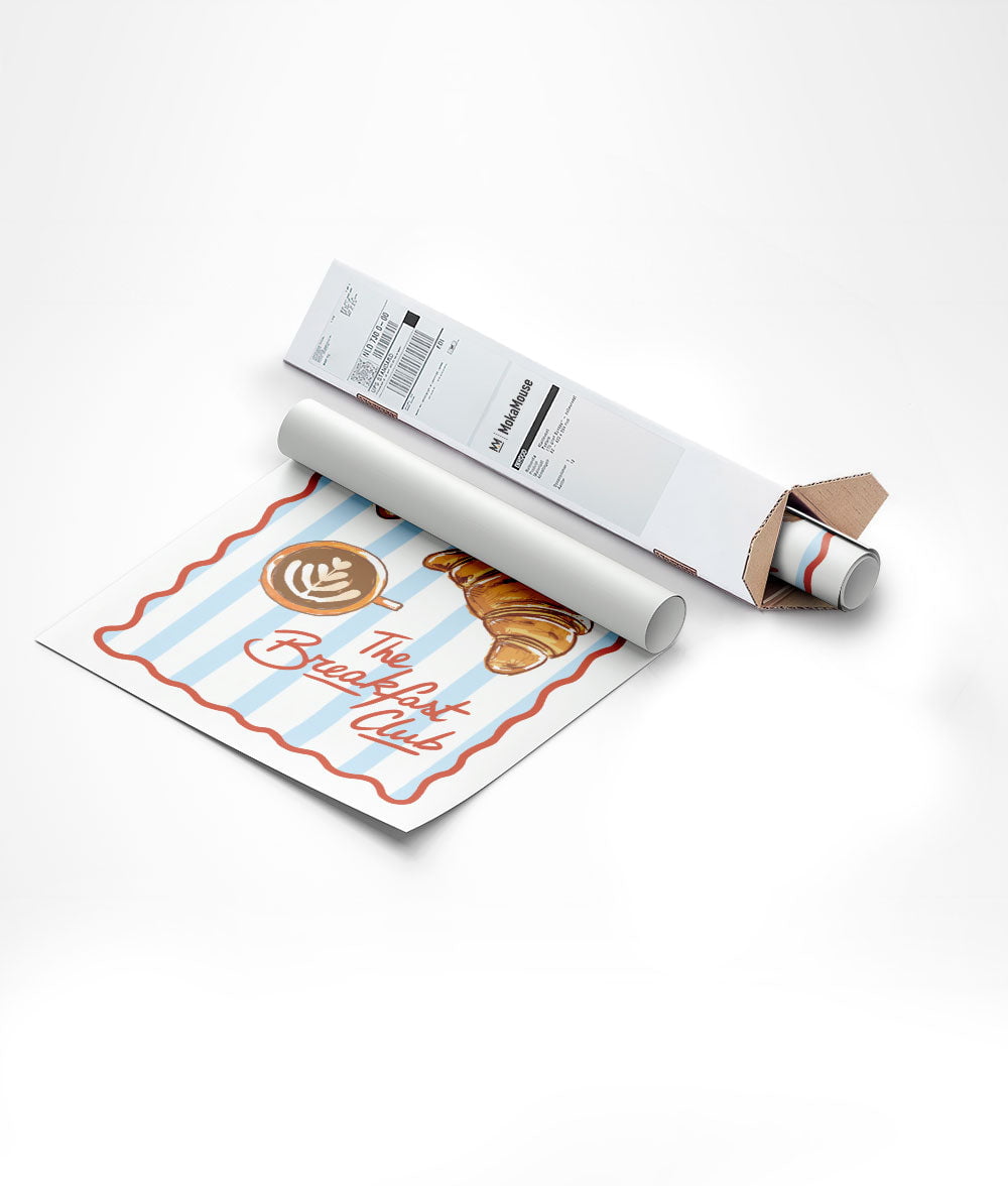 Poster illustration croissant et café latte avec typo rouge roulé sur tube et emballé dans un carton