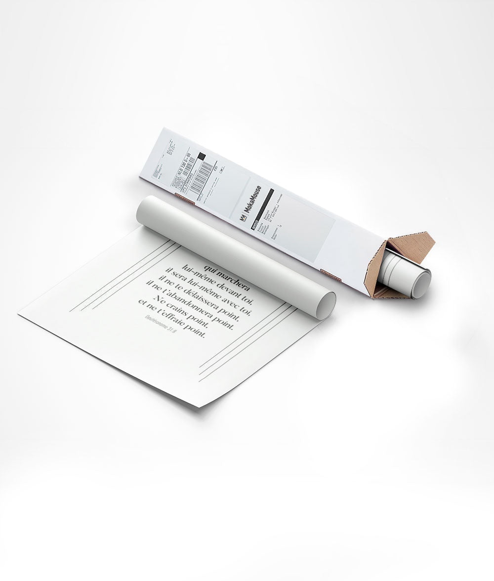 Emballage de l'affiche typographie verset bible deuteronome dans un carton triangulaire