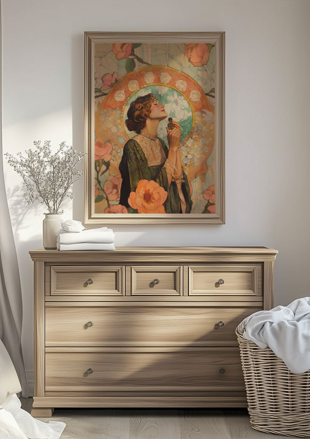 Affiche art déco 1930 d'une femme tenant une eau de rose encadrée au dessus d'une commode.
