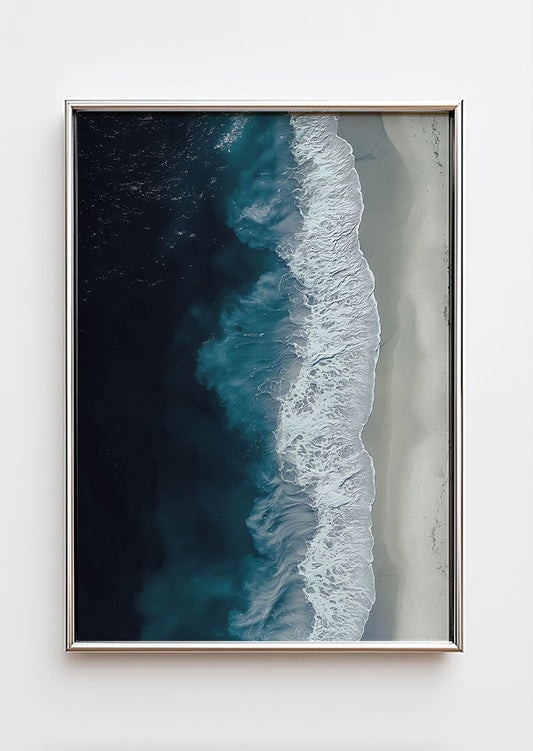 Poster photo mer et plage de l'océan vu du dessus montrant l'écume dans un cadre chrome