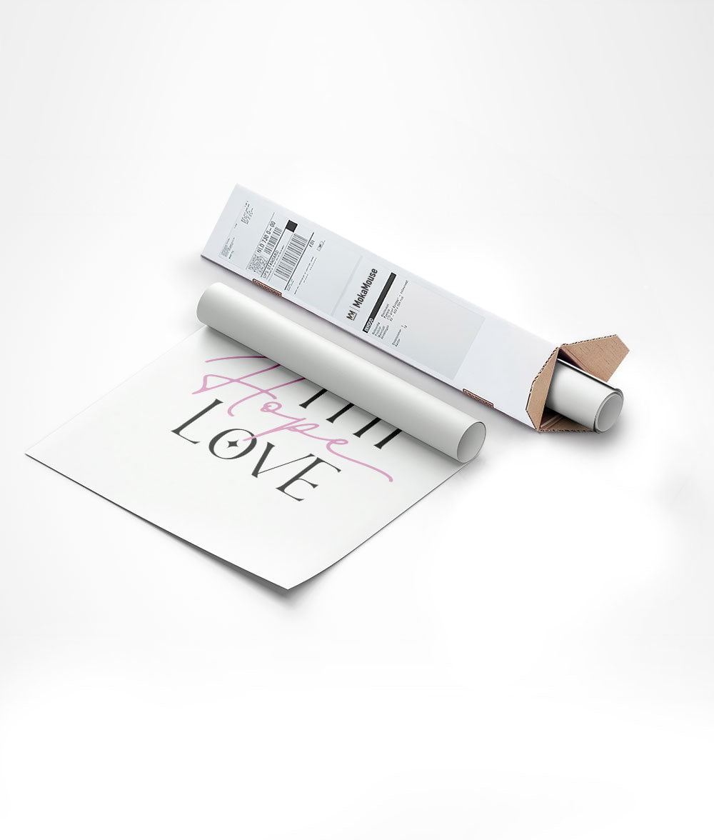 Mockup du poster chrétien Faith Hope Love dans son carton d'emballage.