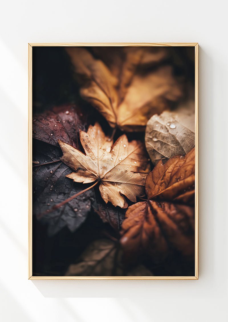 Affiche automne montrant un gros plan sur des feuilles de platanes dans un cadre en bois