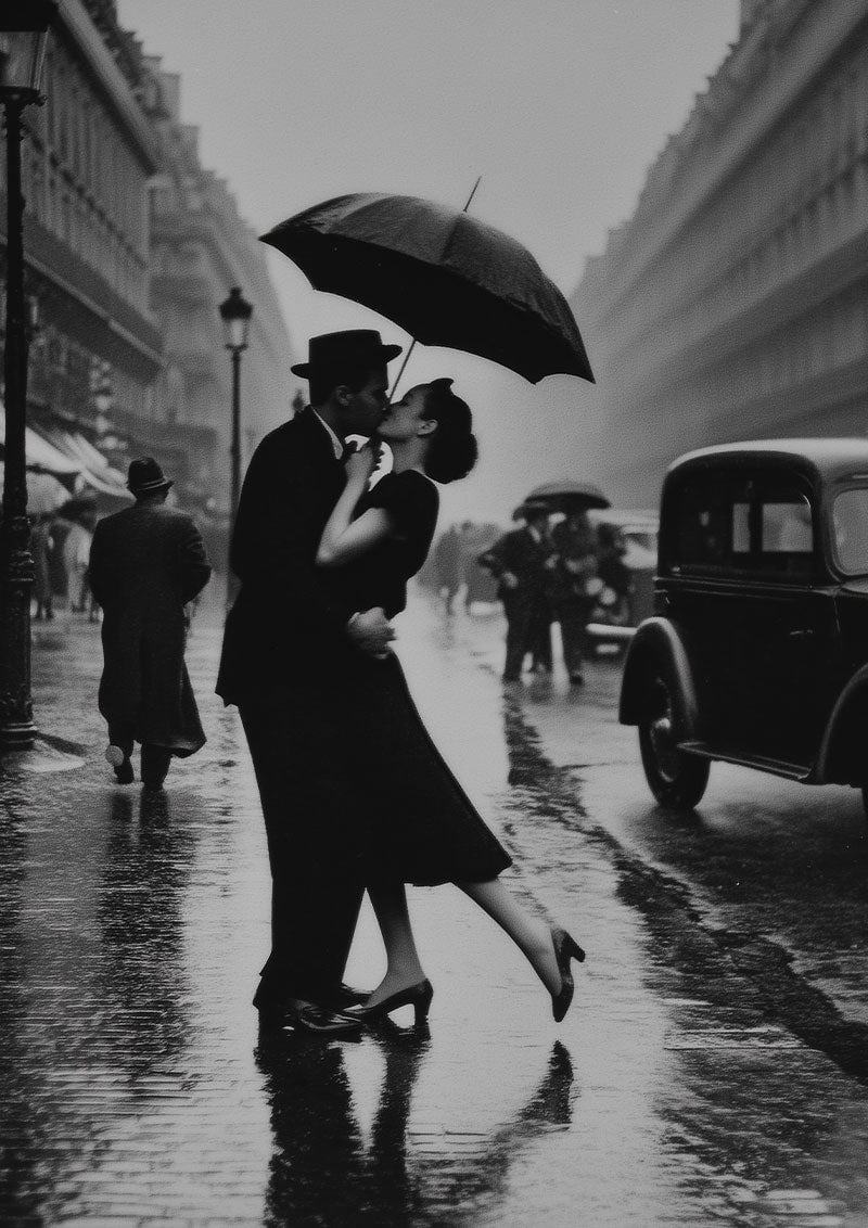 Affiche photographie noir et blanc vintage d'un couple s'embrassant sous un parapluie dans la rue