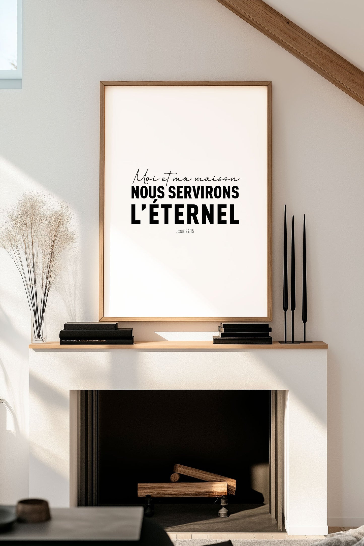 Poster chrétien verset Josué 24:15 texte noir, encadrée sur le mur d'un salon