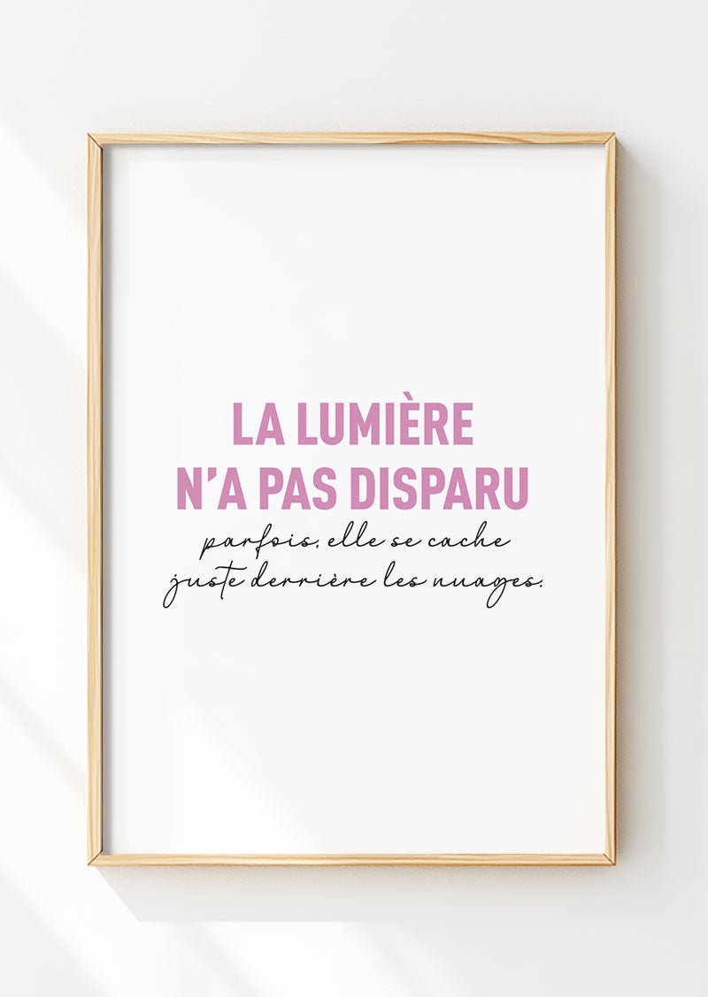 affiche chrétienne en rose et noir, représentant une citation pleine d'espoir, dans un cadre en bois.