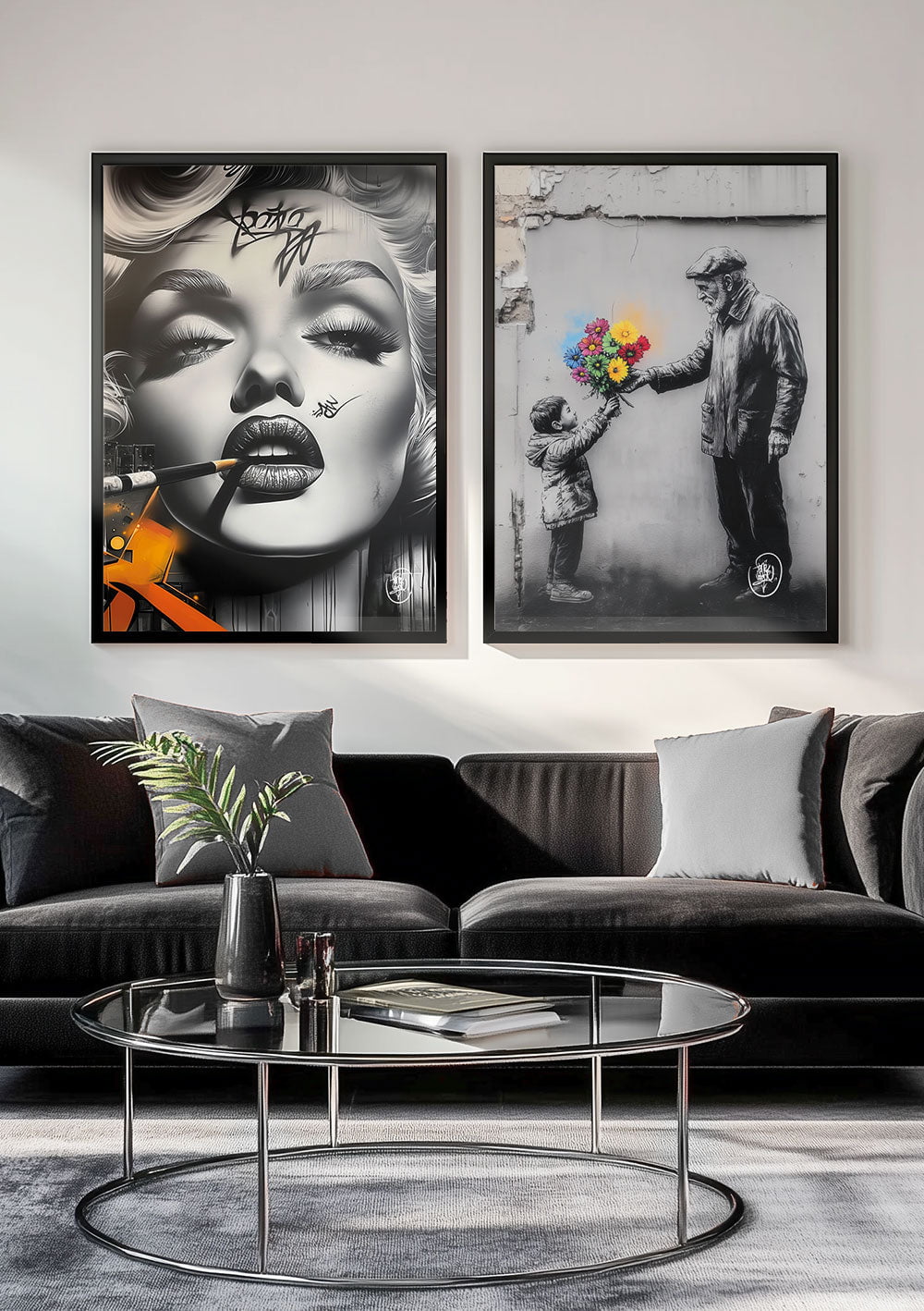 Duo de poster Street-Art et graffiti dans des cadres noirs, au mur d'un salon contemporain.