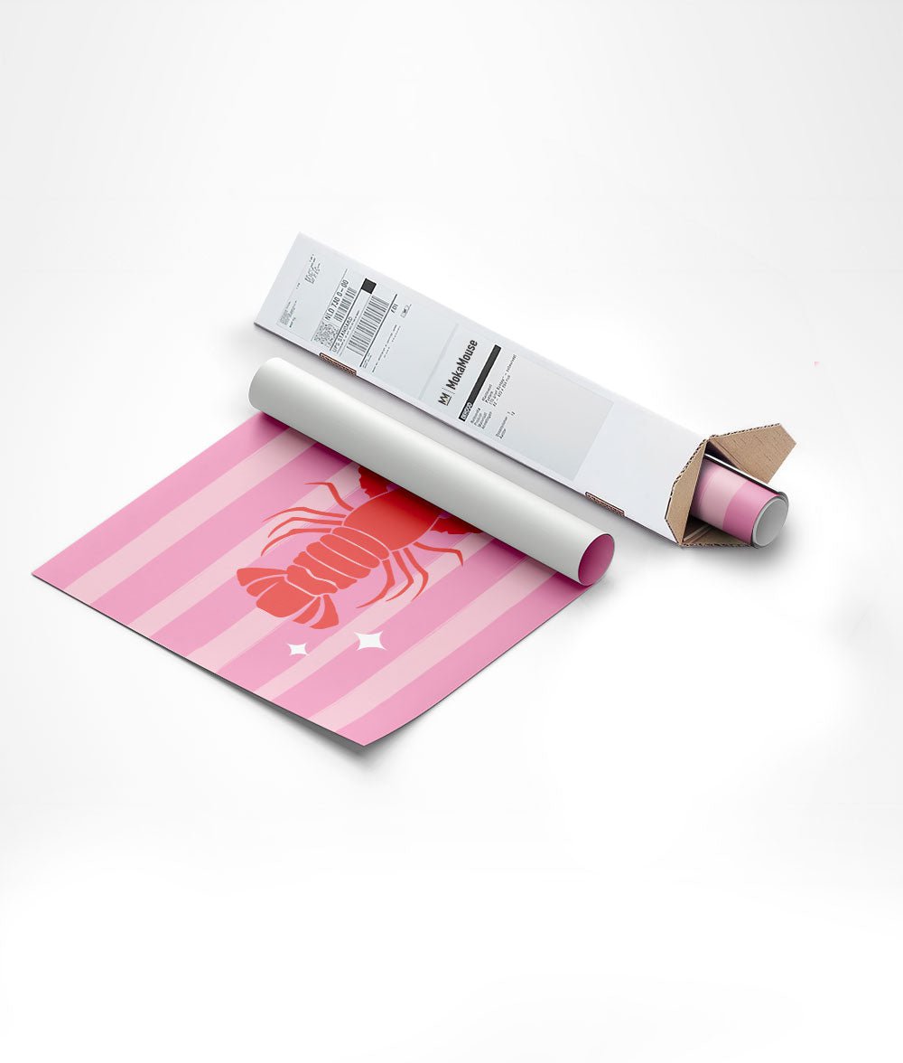 Affiche homard fond rose rayé emballée dans un carton triangle.