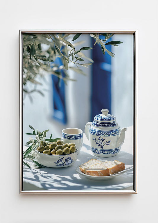Poster photo cuisine d'un bol d'olives et d'un service à thé dans un cadre chrome