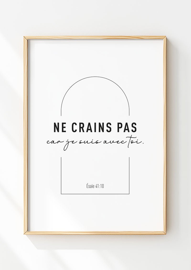 Affiche chrétienne du verset bilbique Esaie 41:10, avec une arche, dans un cadre en bois.