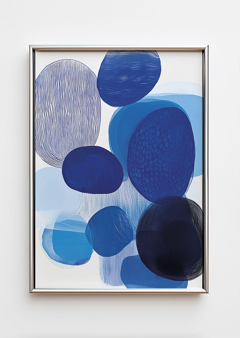 Cadre chrome avec un poster contemporain de formes abstraites bleue organiques