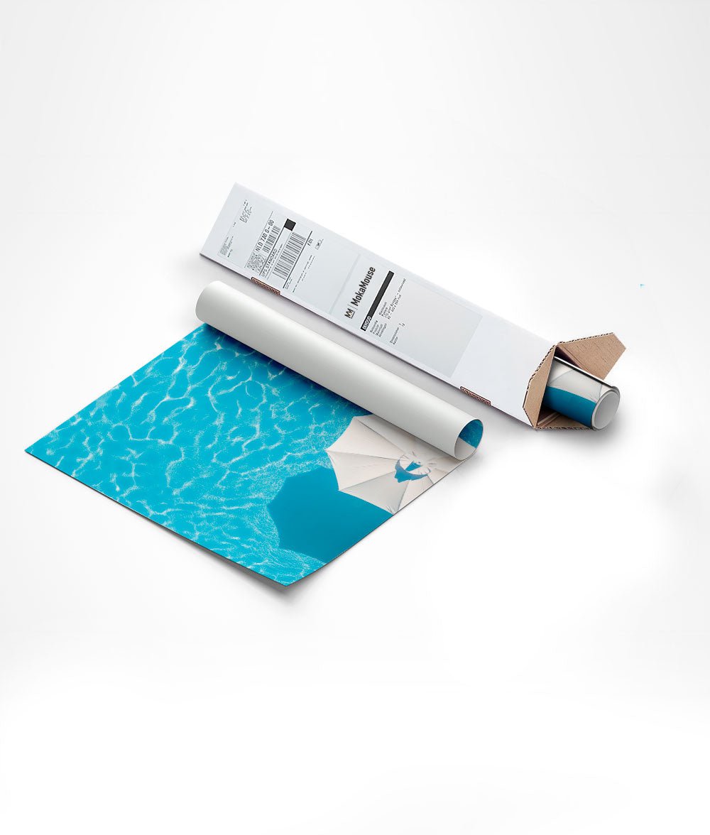 Emballage du poster piscine et parasol dans un carton triangulaire