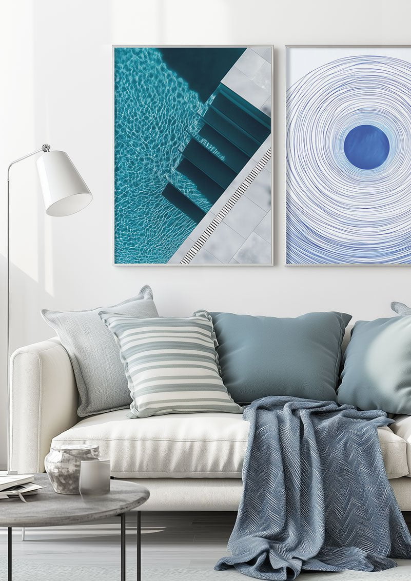 Duo d'affiche été piscine et poster abstrait, encadrée sur le mur d'un salon
