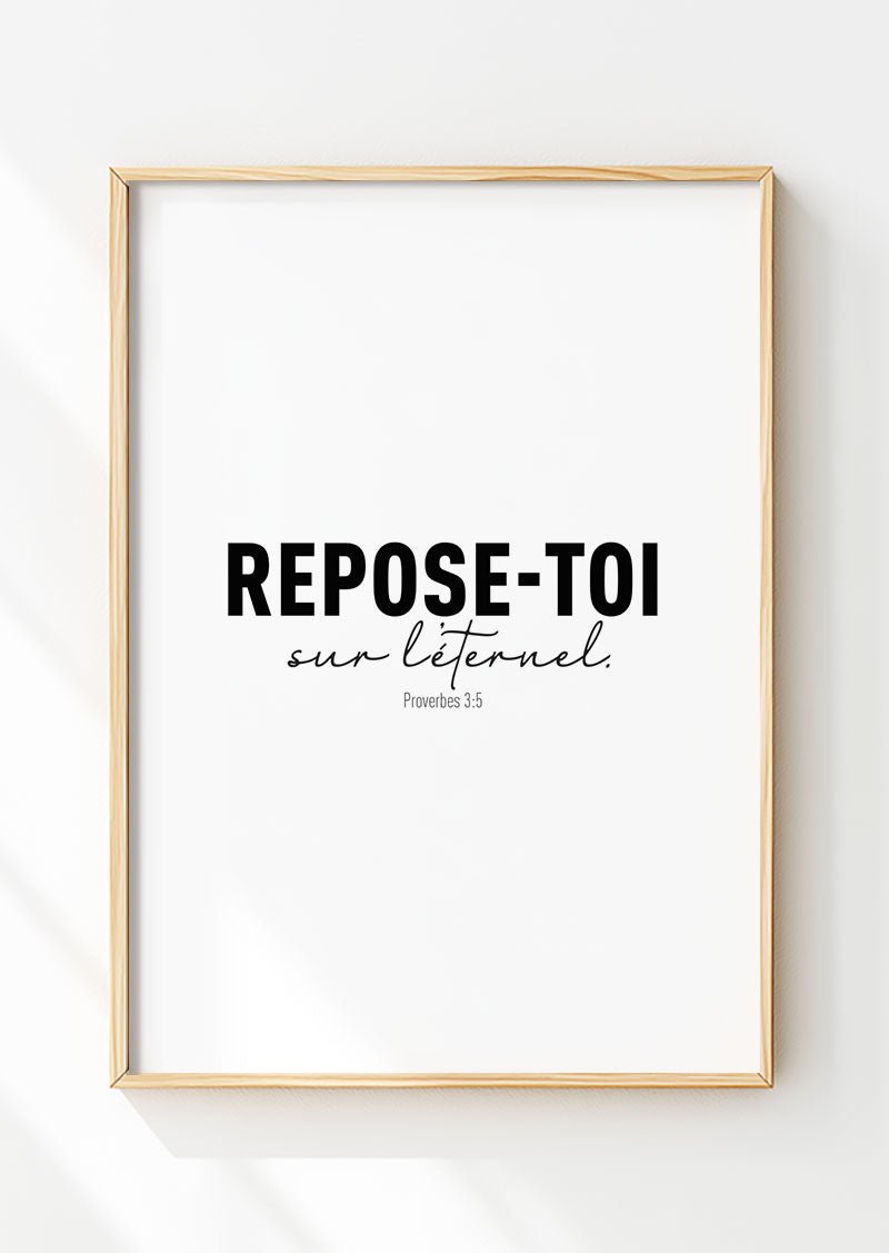 Affiche du Verset biblique du proverbes 3:5, en typographie noir et blanche dans un cadre en bois