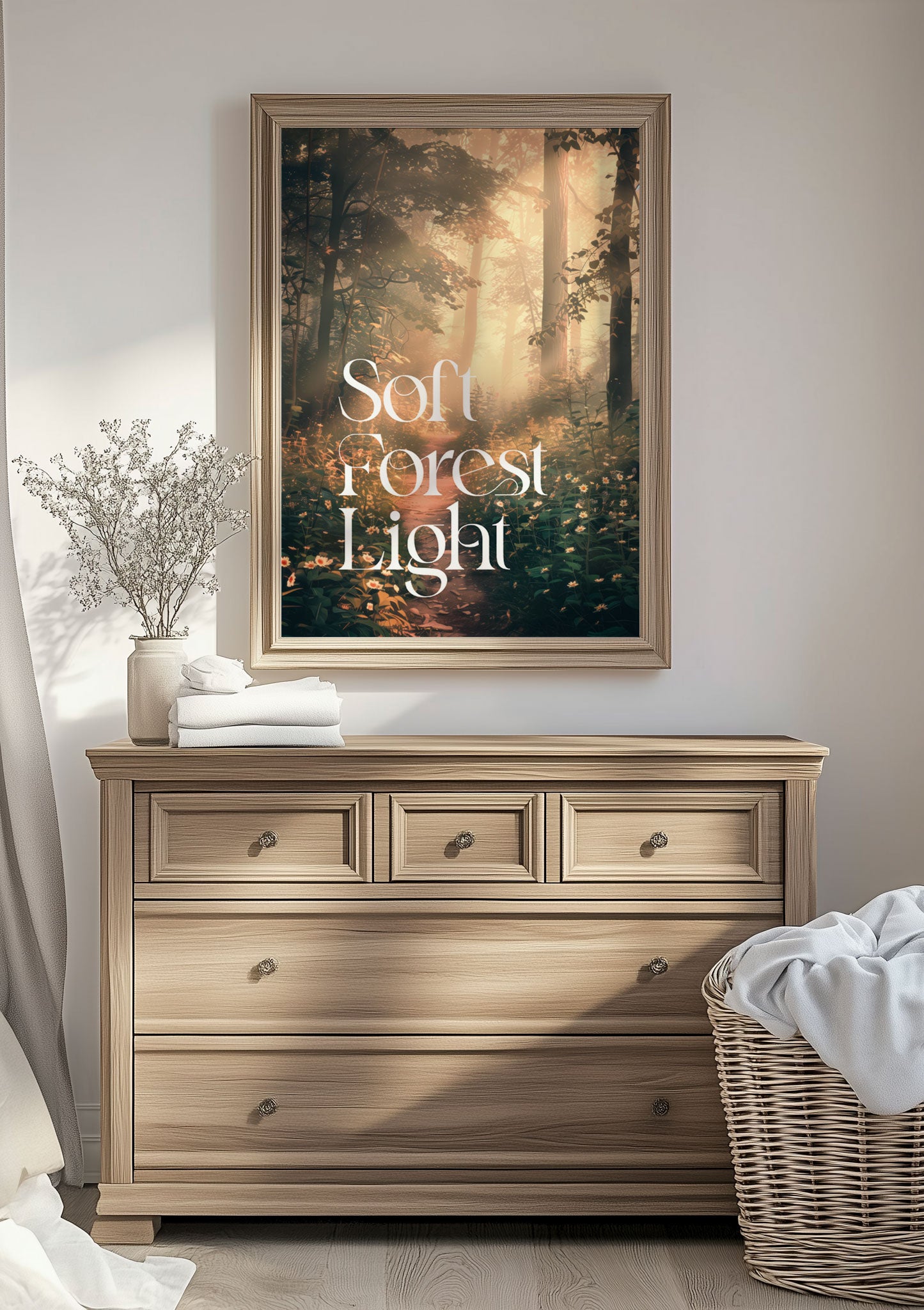 Mise en situation au dessus d'une commode de l'Affiche automne d'une illustration de forêt