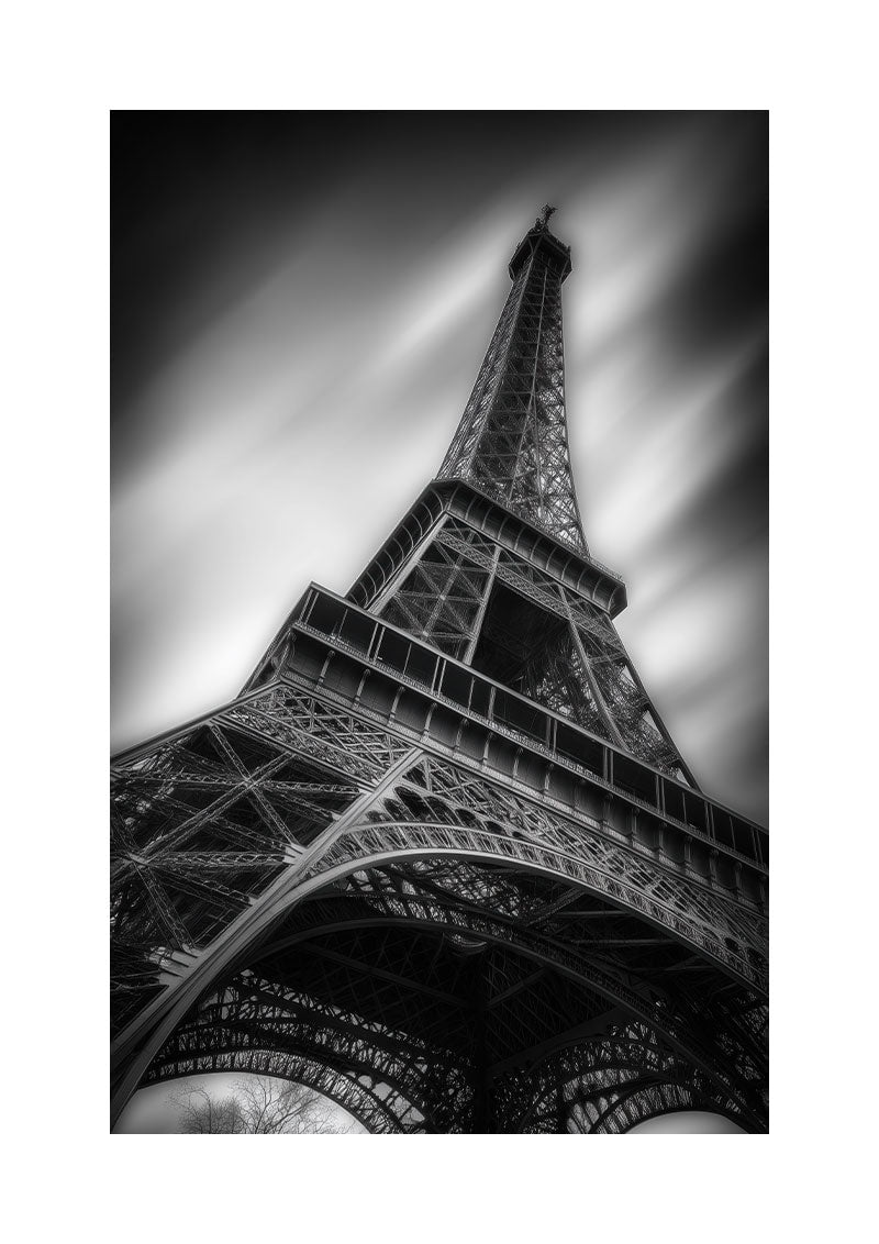 Affiche photographie noir et blanc de la tour eiffel vue d'en bas, avec un fond flou et bordure blanche