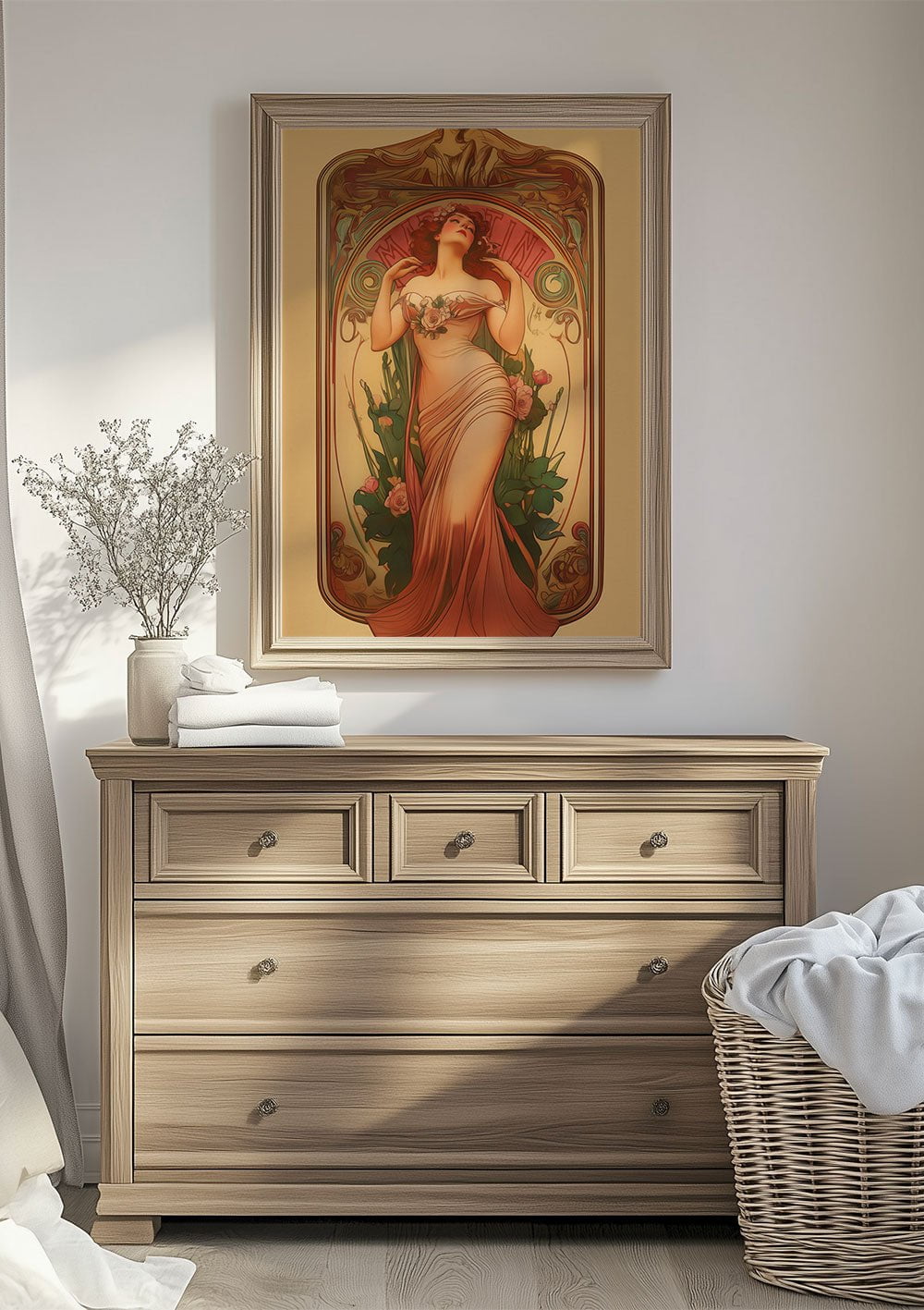 Affiche art déco 1930 d'une publicité pour le martini, encadrée dans une chambre clair.