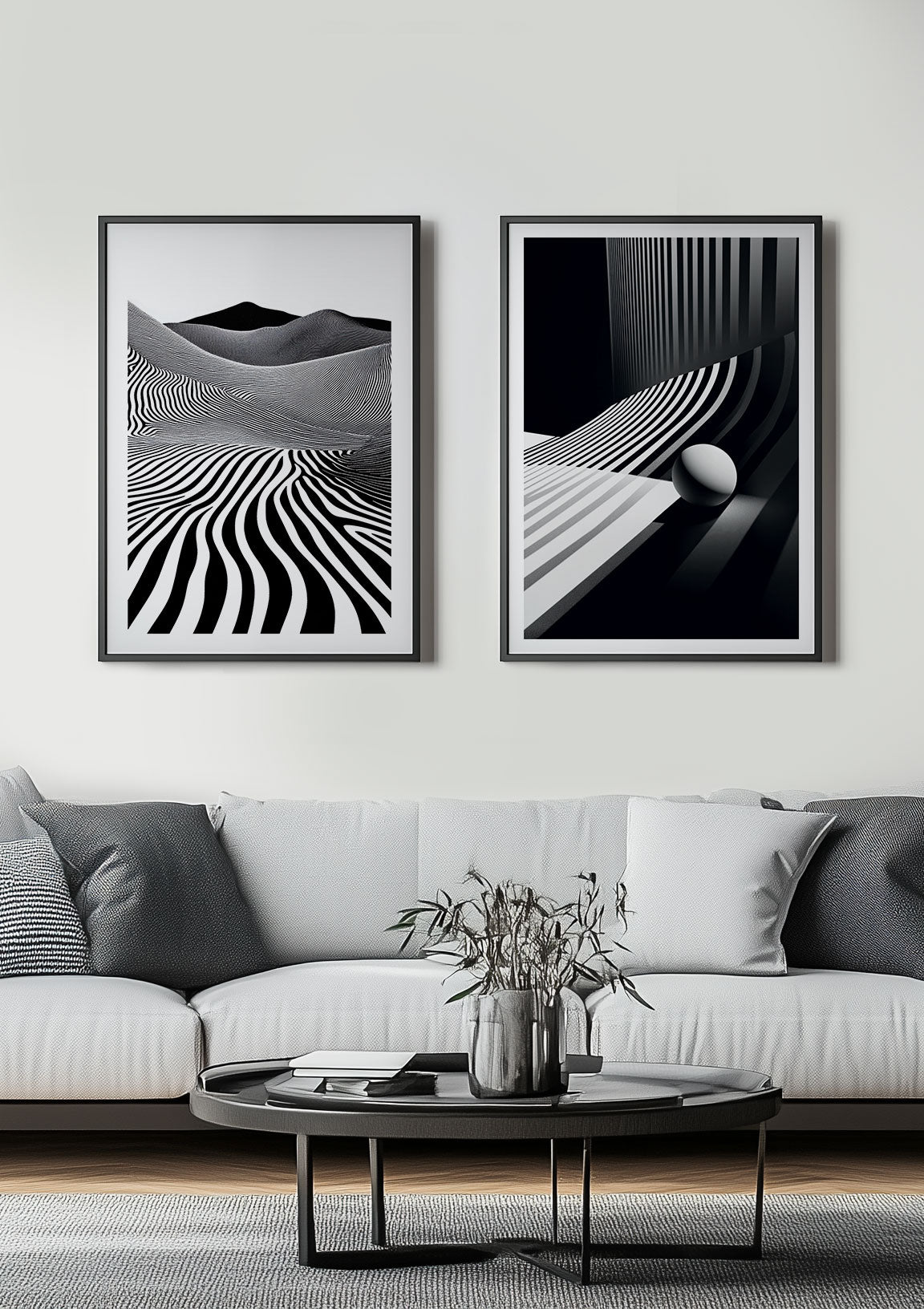 Duo d'affiches noires et blanches encadrée sur le mur d'un salon.
