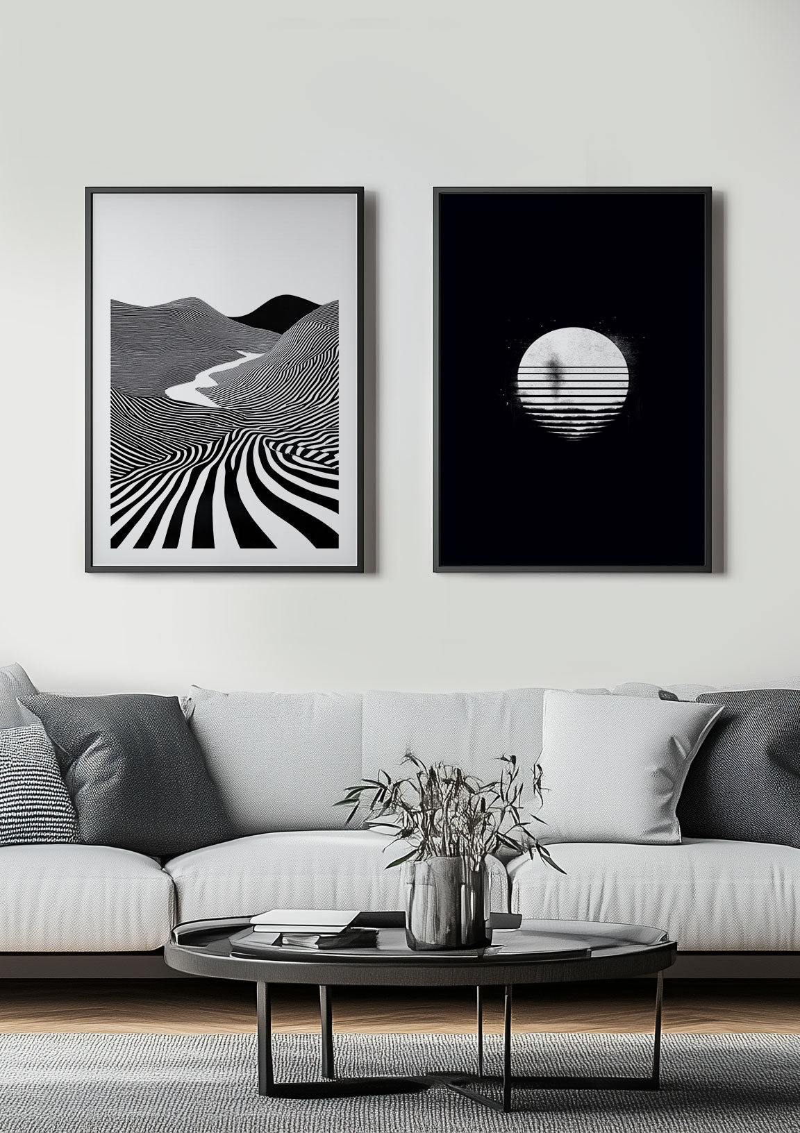 Mise en situation d'un duo d'affiches en noir et blanc rayé, dans un salon.