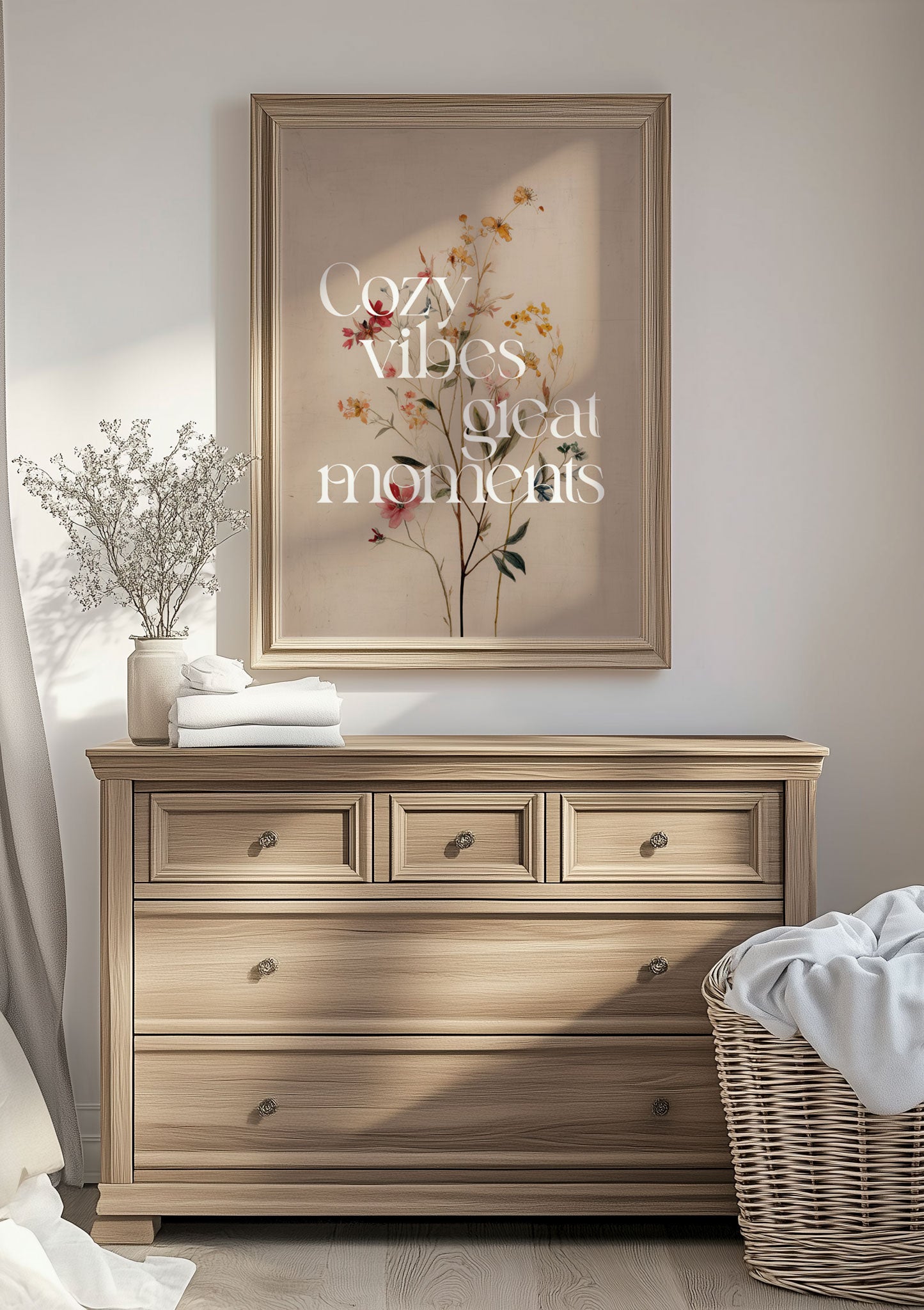 Mise en situation sur un mur de l'affiche automne fleurs sur fond beige avec texte