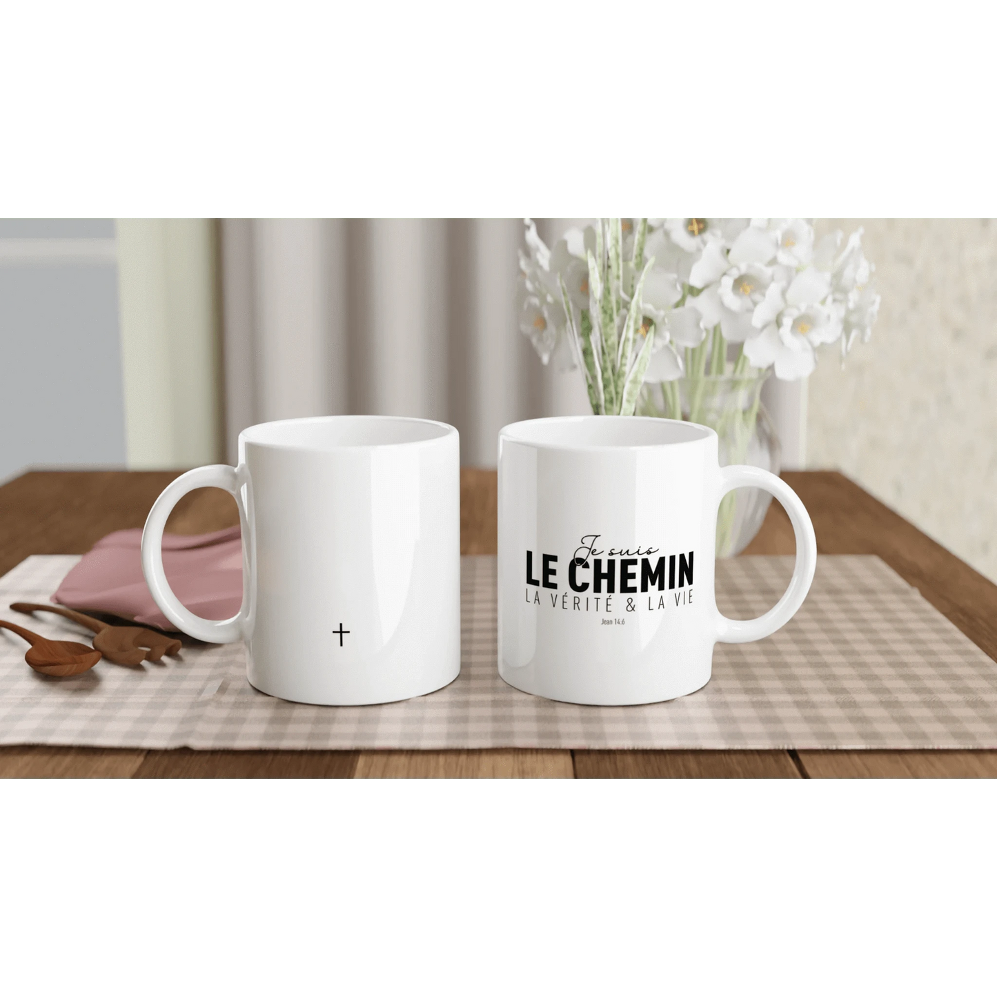 Mugs "je suis le chemin, la vérité et la vie" en typo noir sur blanc vu de dos et vu de face.
