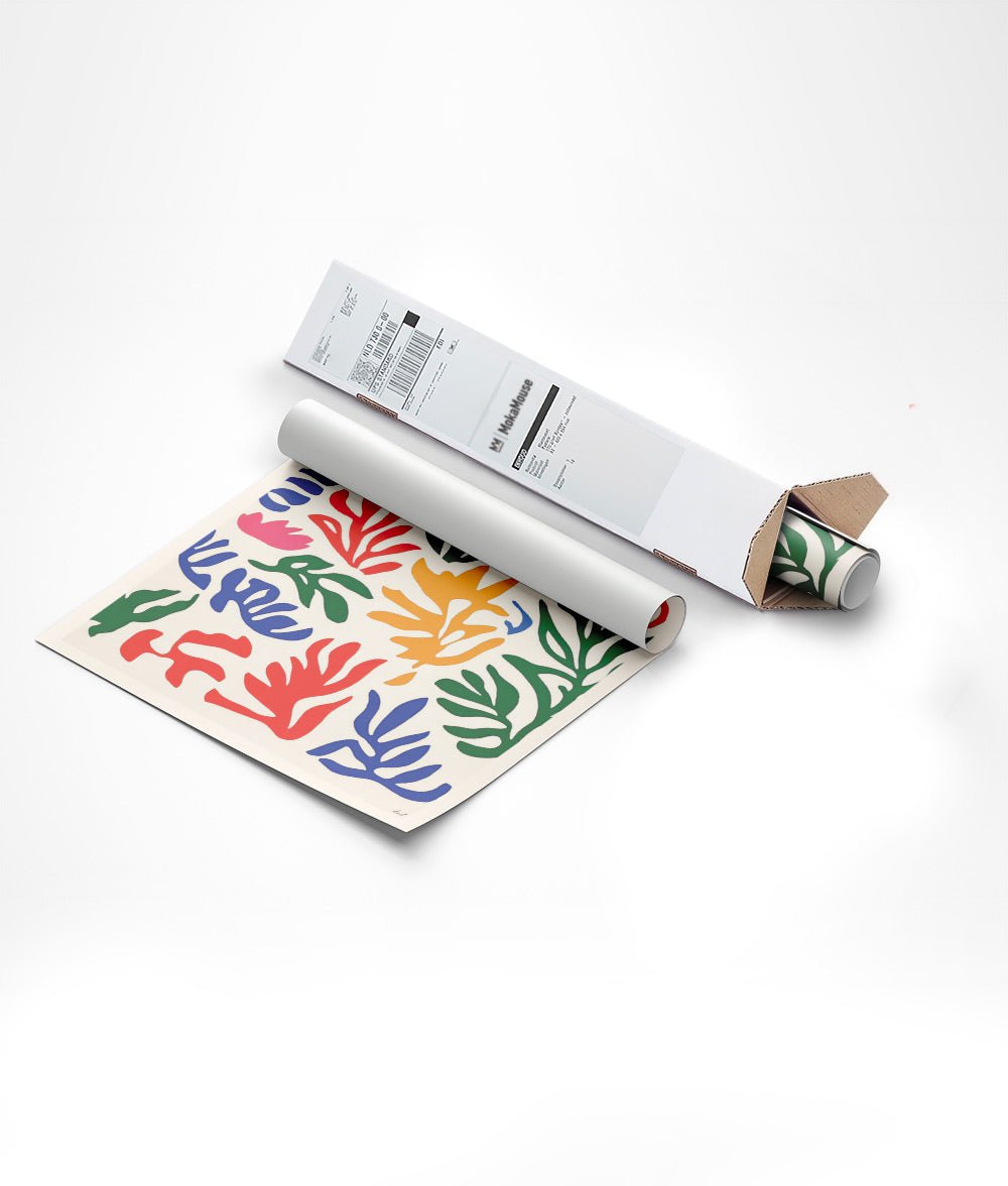 Emballage de l'affiche murale abstraite d'un feuillage corallien dans un carton de forme triangulaire.