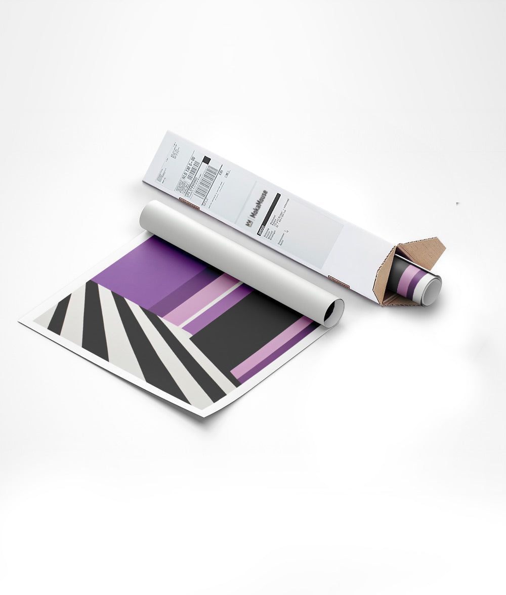 Affiche murale contemporaine violet noir et blanc, emballée dans un carton triangulaire.