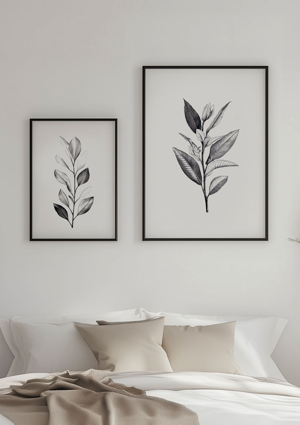Mise en situation de deux posters floraux noir et blanc, sur le mur d'une chambre.