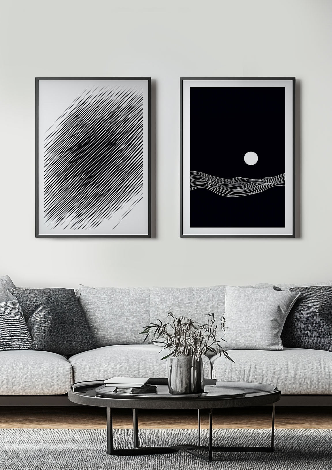 Duo d'affiches en noir et blanc encadrées sur le mur d'un salon.