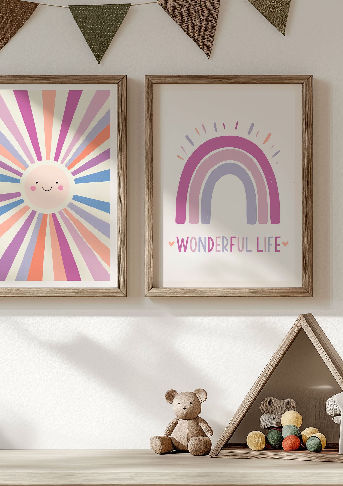 Affiche pour chambre bébé arc-en-ciel rose pastels mise en situation à coté d'une autre affiche.