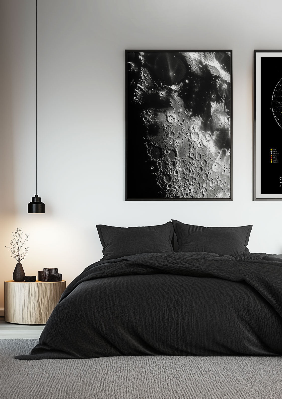 Affiche espace de la lune en gros plan, encadrée au dessus d'un lit.