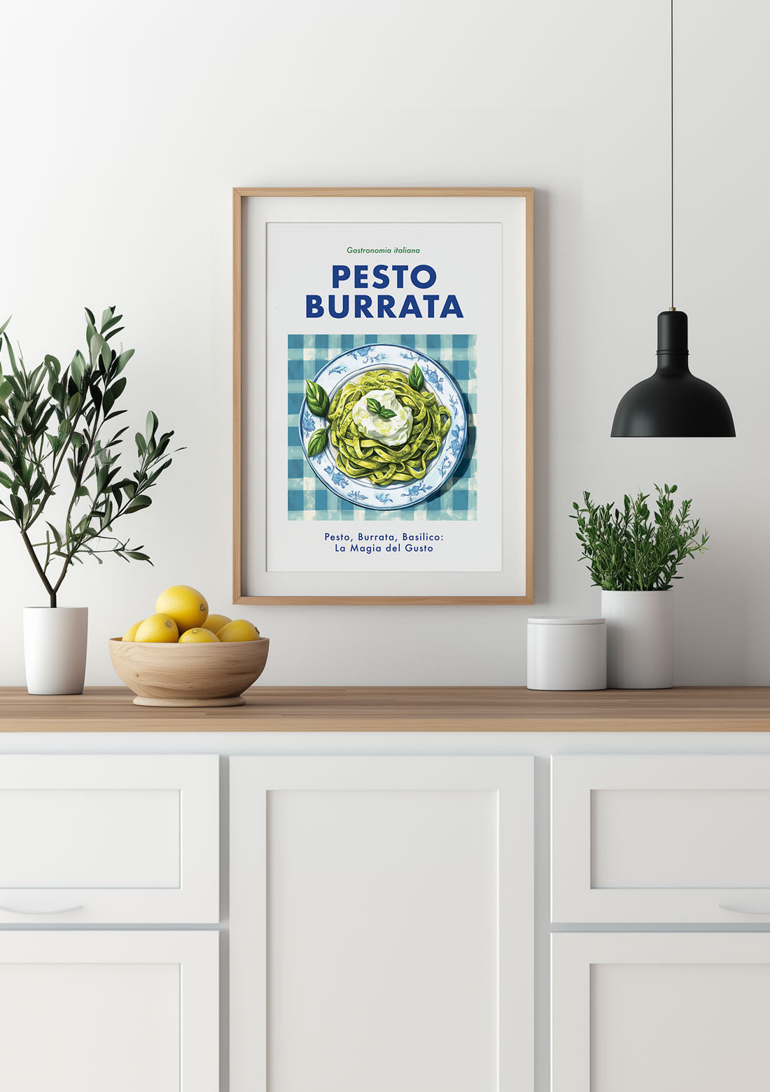 Affiche cuisine vintage pâtes pesto burrata mise en situation au dessus d'un meuble.