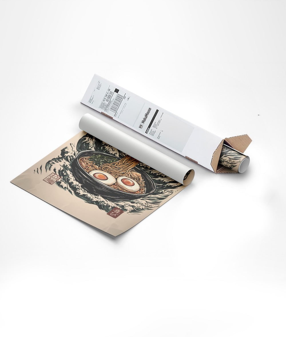 Emballage de l'affiche ramen et vagues dans un carton en forme de triangle.