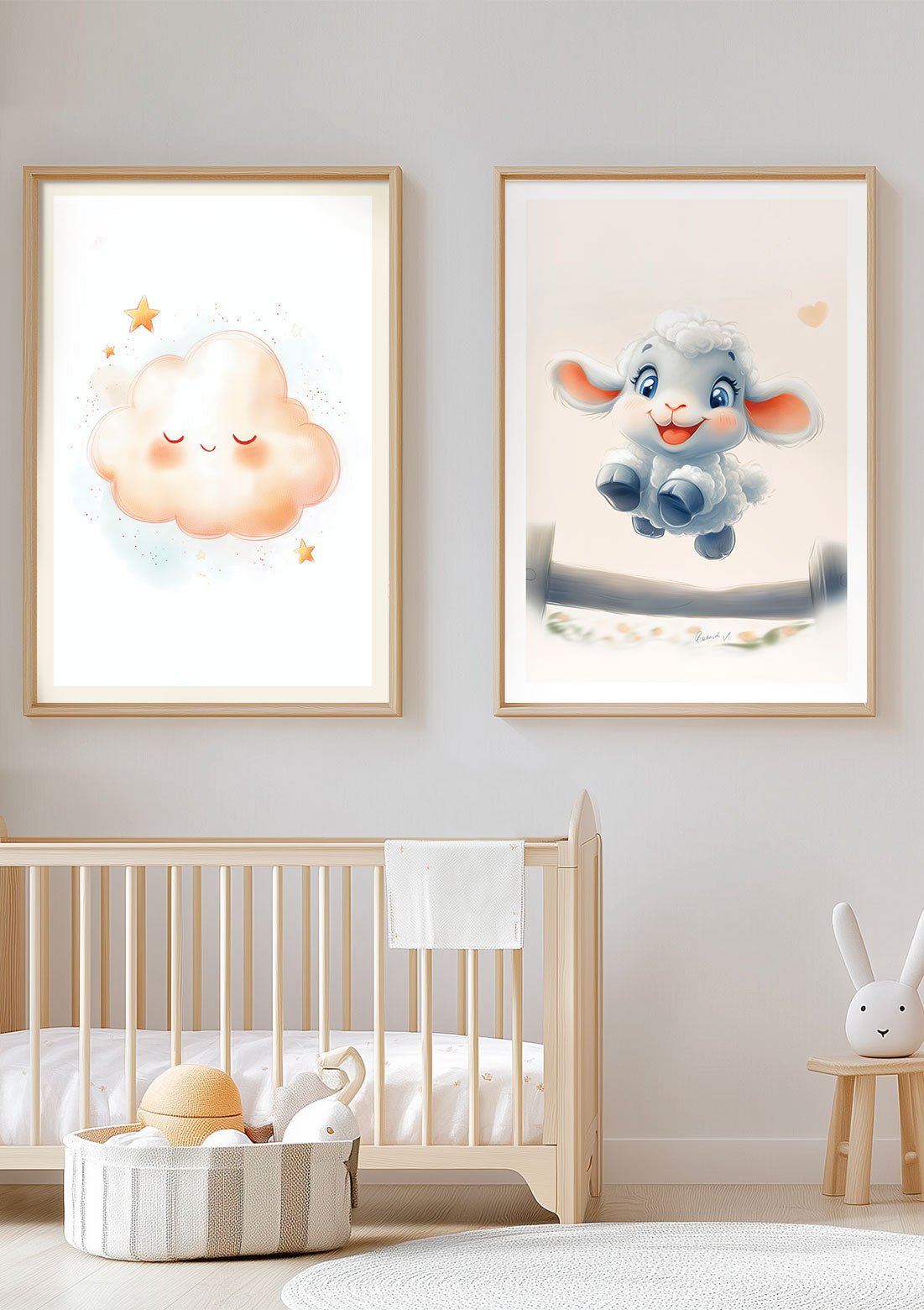 Duo d'affiche pour chambre bébé mises en situation dans une chambre d'enfant.