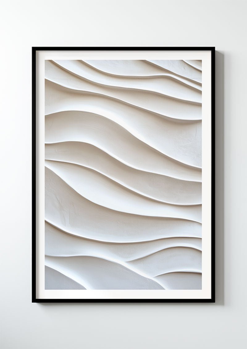 Poster minimaliste illustrant des vagues texturées peintes sur textile dans un cadre noir.