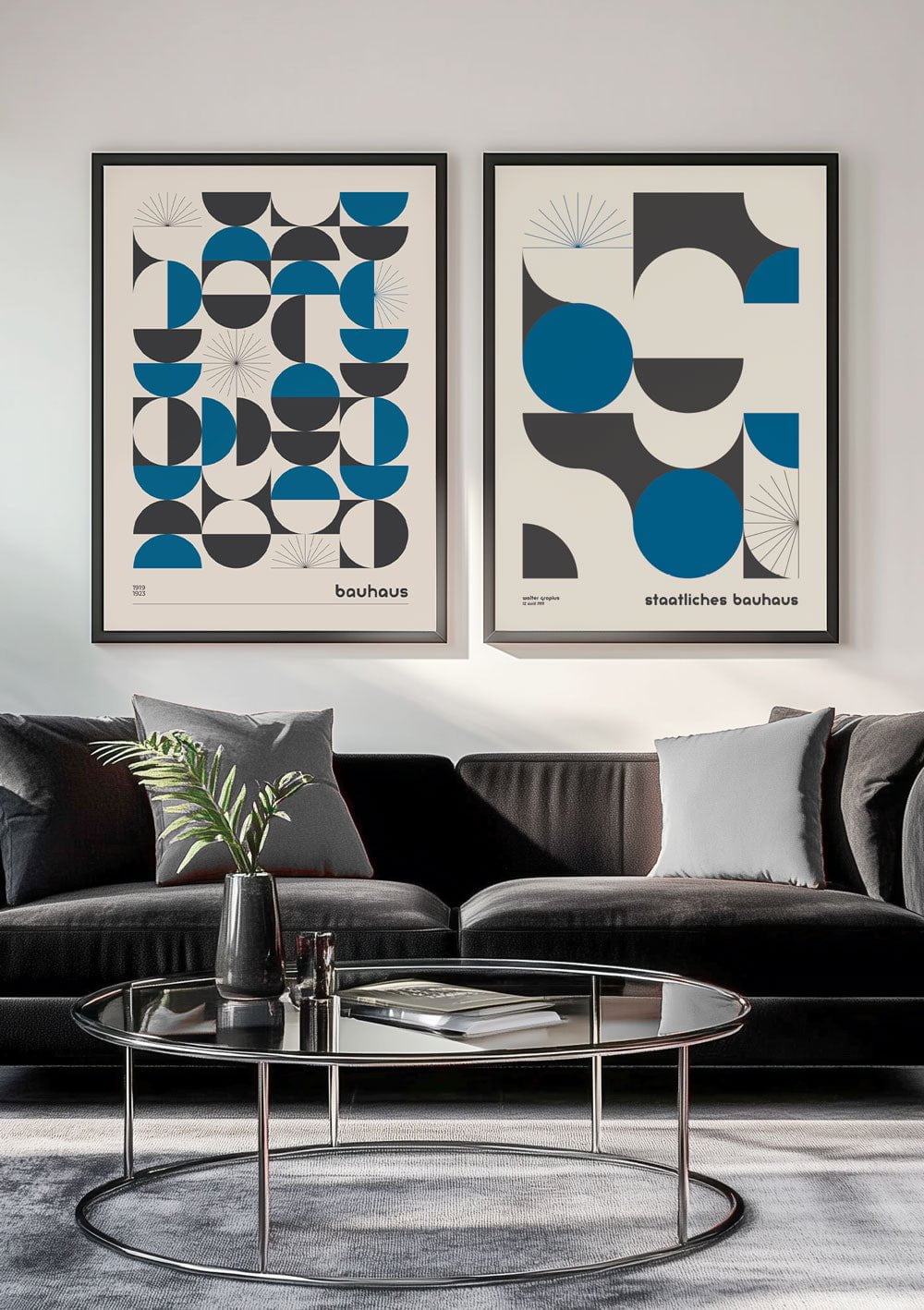Duo d'affiches de formes géométriques bleu et noir sur fond blanc encadrées.