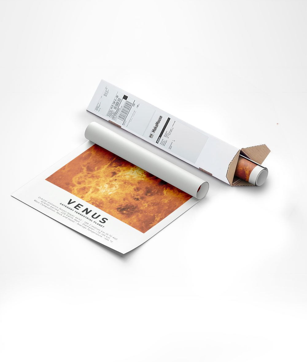 Affiche murale espace de Venus emballée dans un carton d'expédition triangulaire.