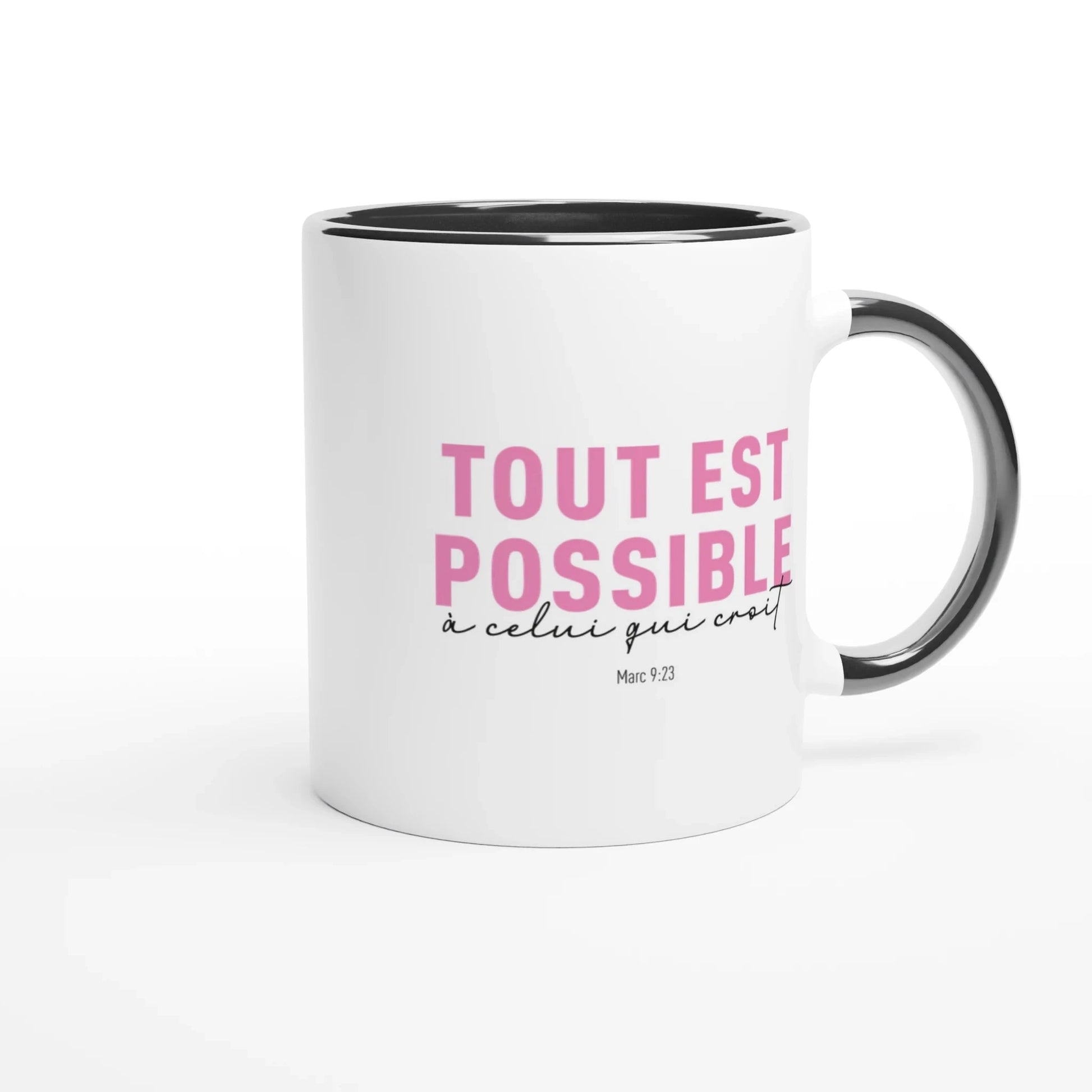 Tasse chrétienne avec intérieur et anse noir, et texte "tout est possible" en rose sur céramique blanche
