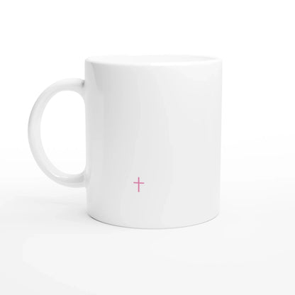 Vue du dos de la tasse chrétienne blanche avec une croix rose en bas