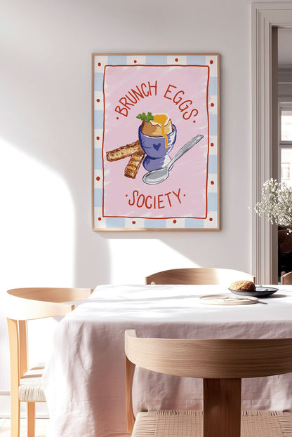 Affiche cuisine "brunch eggs society" représentant un oeuf a la coque, encadrée sur un mur