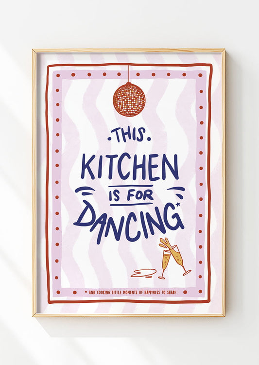 Affiche cuisine "this kitchen is for dancing" avec une boule à facettes dans un cadre en bois