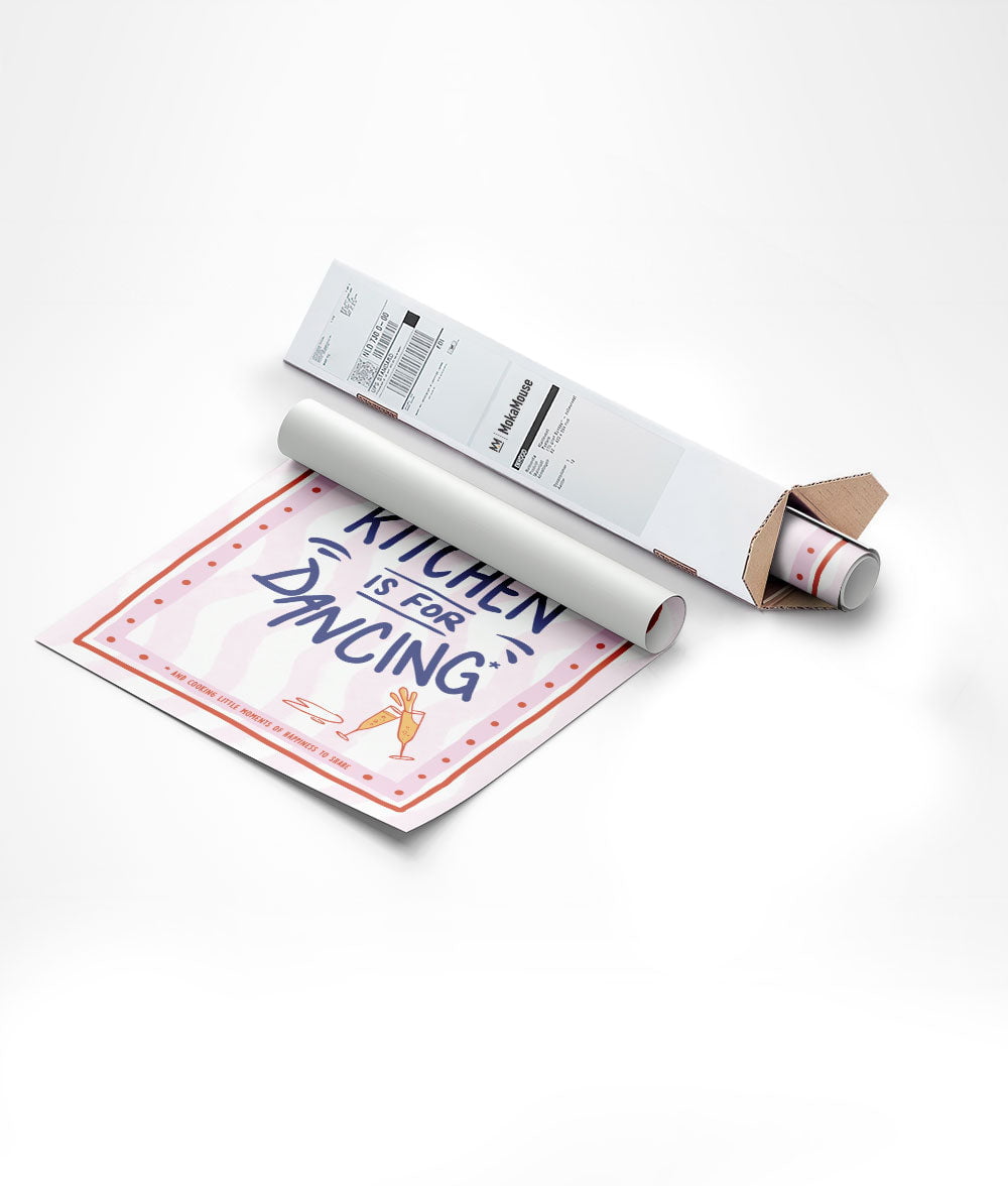 Poster cuisine "this kitchen is for dancing" enroulée sur tube et mise dans un carton d'expédition