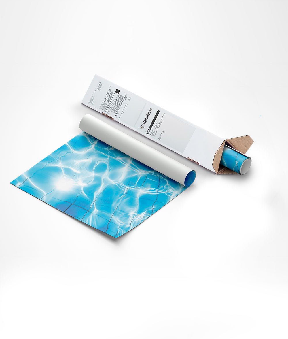 Emballage du poster gros plan reflet piscine dans un carton triangle