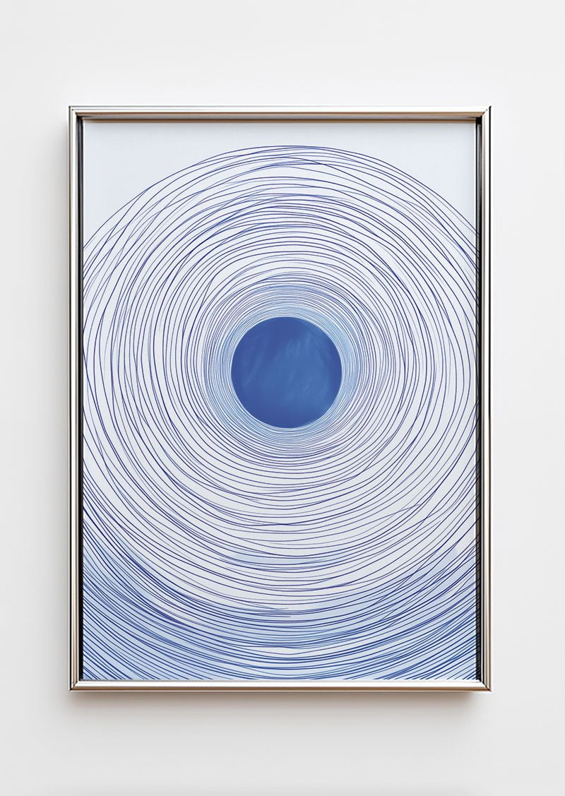 Poster mer et plage abstrait représentant des liserés circulaires bleus dans un cadre chrome