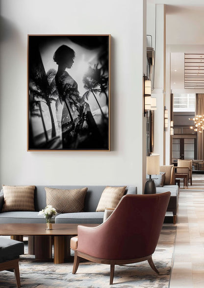 Poster déco noir et blanc silhouette et palmiers encadrée dans le hall d'un hotel