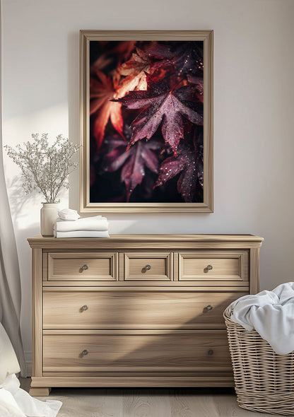 Mise en situation au dessus d'une commode de l'affiche automne feuilles d'érable