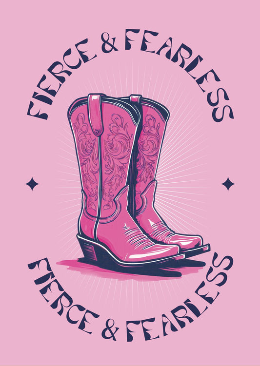 Illustration pop botte de cowboy rose flashy sur fond rose, texte "fierce & fearless"